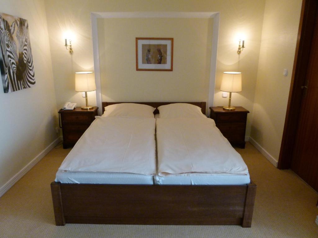 Schoekel'S Hotel Und Restaurant Elze Room photo